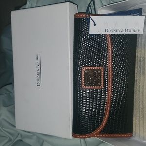 Dooney & Bourke wallet